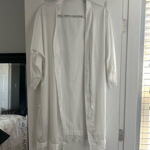 Silk white robe with lace trim